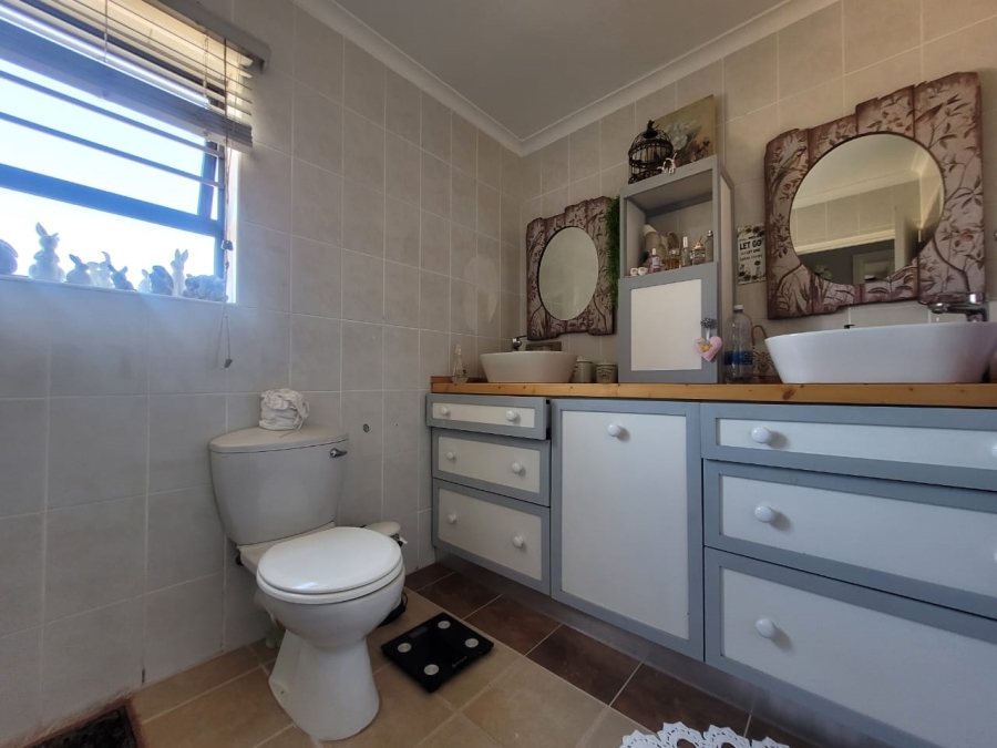 2 Bedroom Property for Sale in Wavecrest Eastern Cape